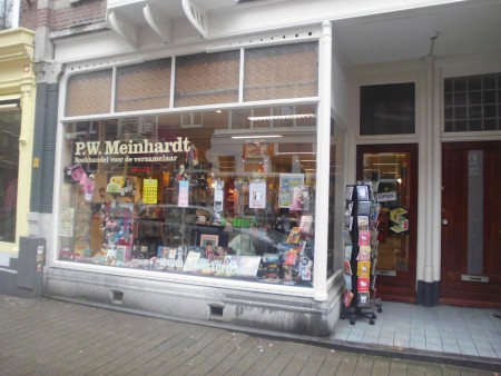 Collectura Piet Heinstraat 36 070-3651885  dit/m vr 10.00-17.00 zat 10.00-14.00  verzamelcatalogi*vintage speelgoed*stripfiguren